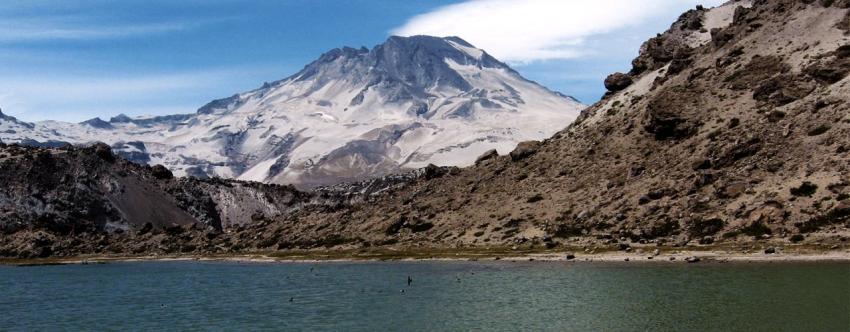 Onemi registra actividad sísmica en Volcán Descabezado Grande