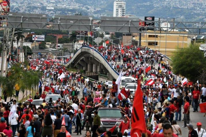 Oposición hondureña toma calles contra investidura de Hernández