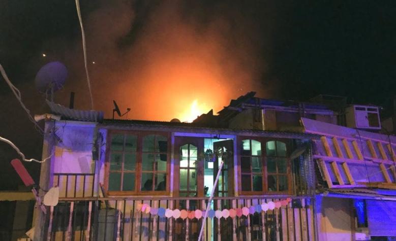 Incendio provocado por "globos de los deseos" destruye siete casas en Iquique