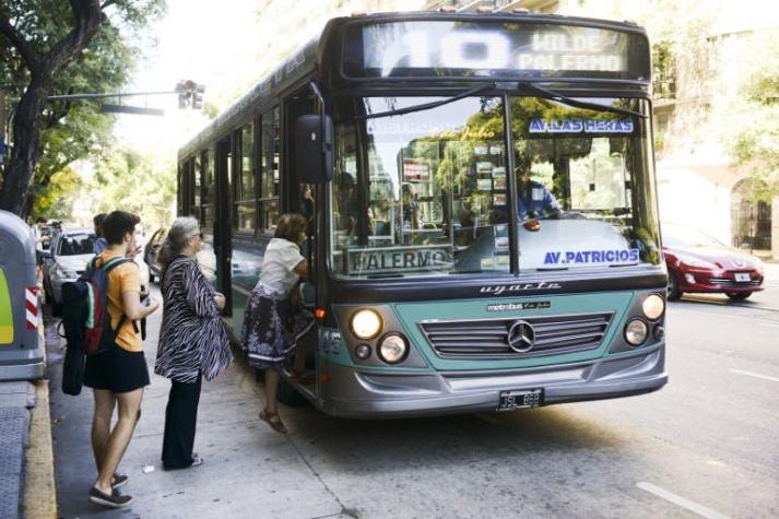 Argentina anuncia un aumento en las tarifas del transporte público de hasta un 60%