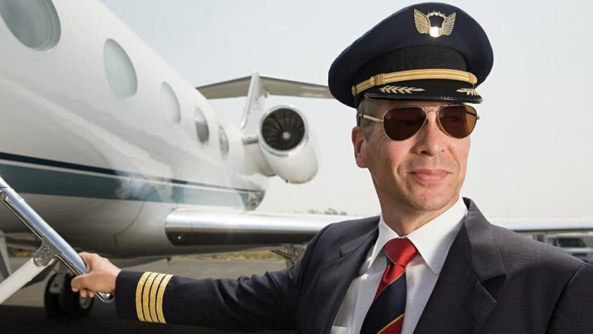 Por qué se ha vuelto tan lucrativo convertirse en piloto de avión comercial