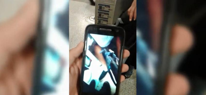 [VIDEO] Acusan a sujeto que grababa bajo la falda de pasajeras del Metro