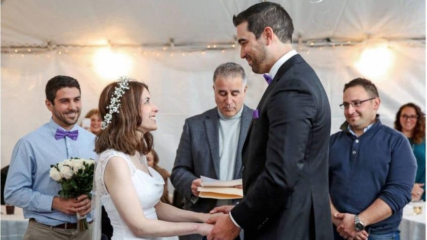 Esta pareja se comprometió y casó el mismo día por una conmovedora razón