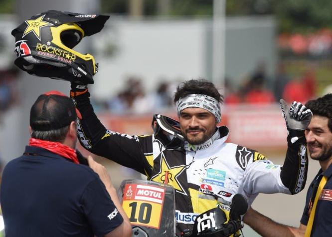 Pablo Quintanilla sube hasta el segundo lugar en el Dakar