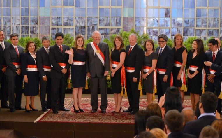 Kuczynski pide devolver "estabilidad" a Perú al nombrar nuevo gabinete