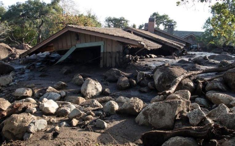 California busca víctimas de deslaves que dejaron 17 muertos