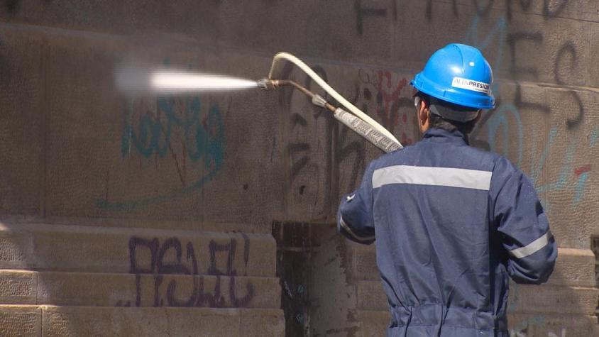 [VIDEO] Brigadas anti rayados de muros se toman la comuna de Santiago