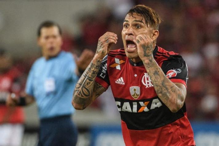 Flamengo suspende temporalmente contrato de Paolo Guerrero