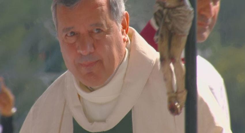 Presencia de obispo Barros en misa del Papa en Parque O'Higgins desata polémica