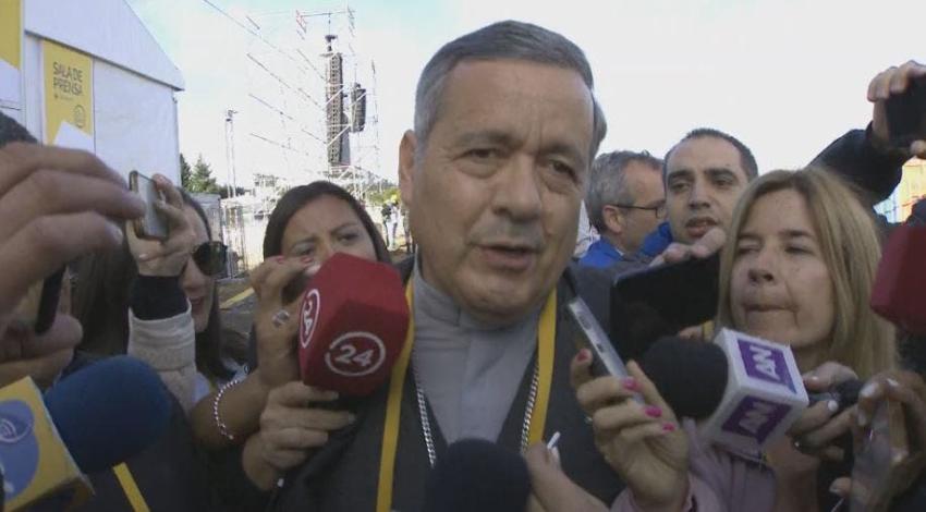 "Les pido que me dejen tranquilo": El llamado del obispo Barros al llegar a misa del Papa en Temuco