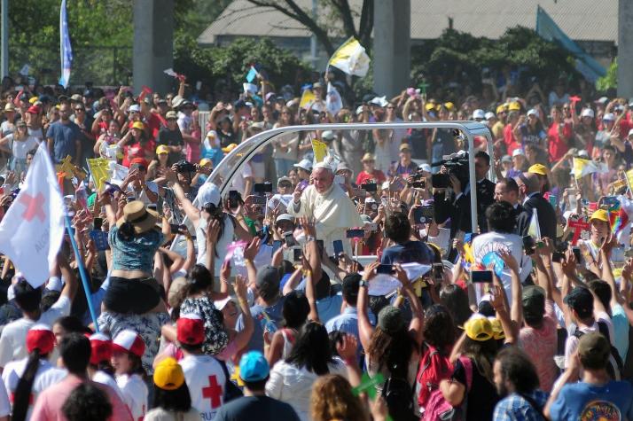 El Papa Francisco cita al grupo La Ley en su mensaje a los jóvenes en el Templo Votivo de Maipú