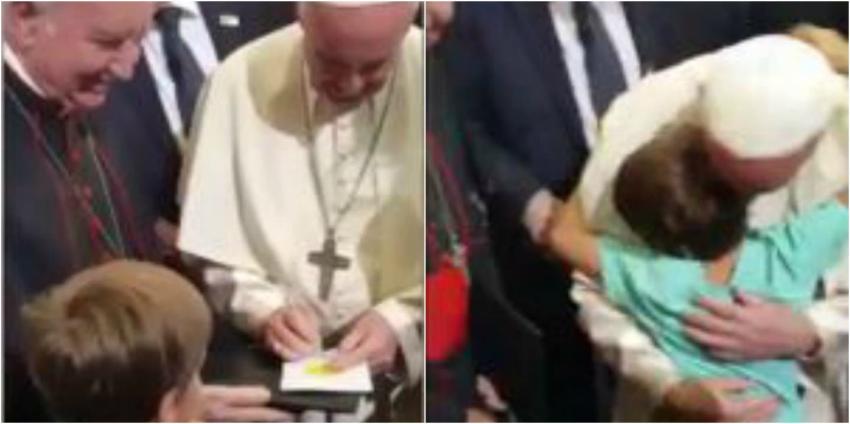 [VIDEO] Niño consigue autógrafo y abrazo del Papa Francisco