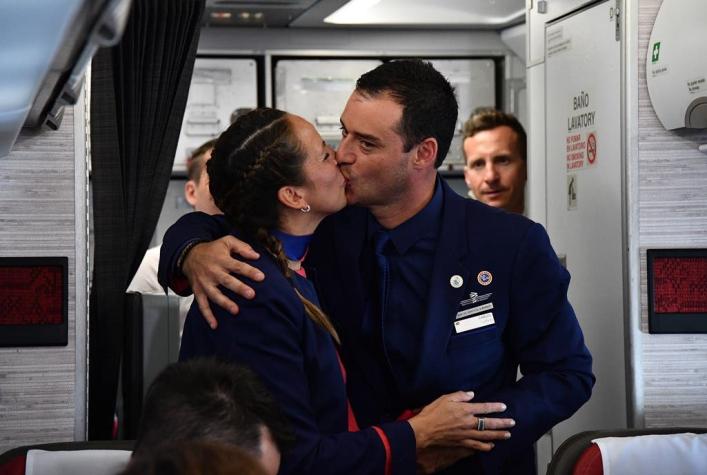 El inesperado matrimonio a bordo del avión del Papa Francisco