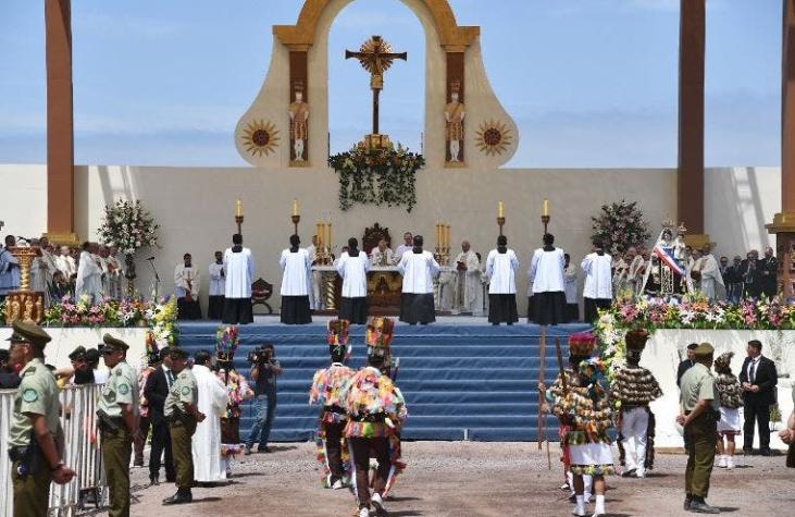 Papa Francisco pide por los inmigrantes en misa de Iquique marcada por baja asistencia