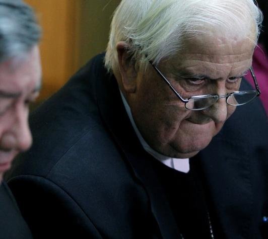Obispo Goic por presencia de Barros: "Hubiese sido prudente que se restara"