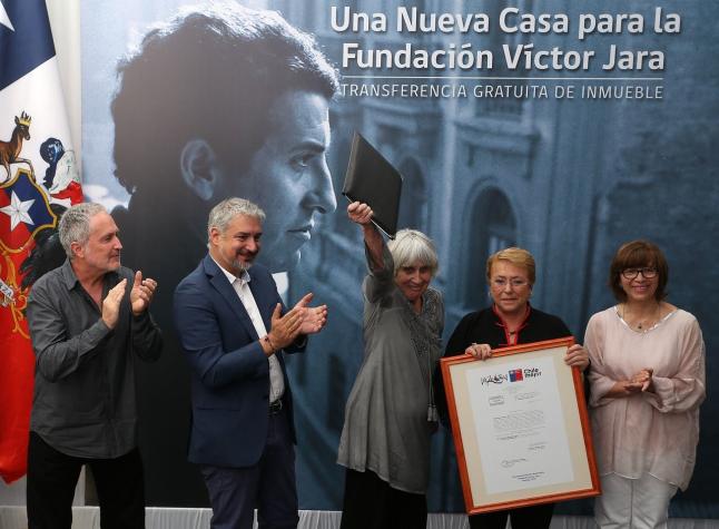 Presidenta Bachelet entrega inmueble a fundación Víctor Jara