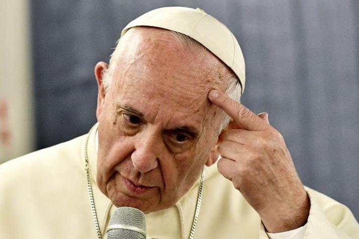 Papa Francisco pide perdón a víctimas de Karadima: "La palabra prueba me jugó una mala pasada"