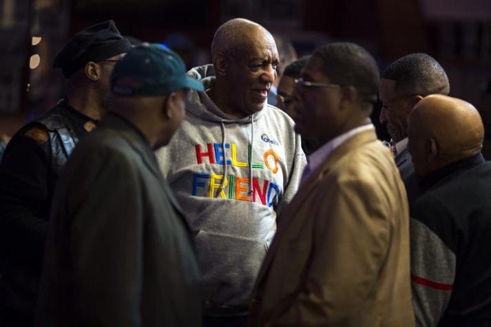 Bill Cosby sube al escenario por primera vez tras su juicio
