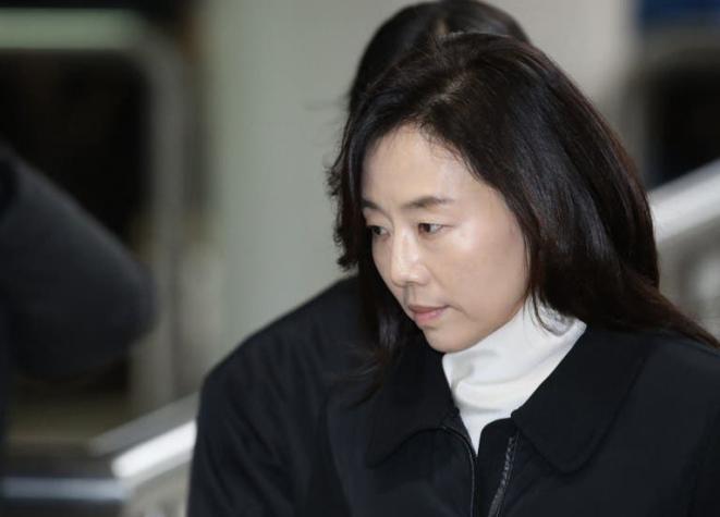 Cárcel para exministra de Cultura surcoreana por "lista negra" de artistas