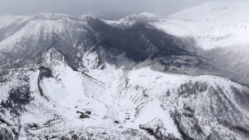 Al menos un muerto en un centro de esquí de Japón por una avalancha tras una erupción volcánica