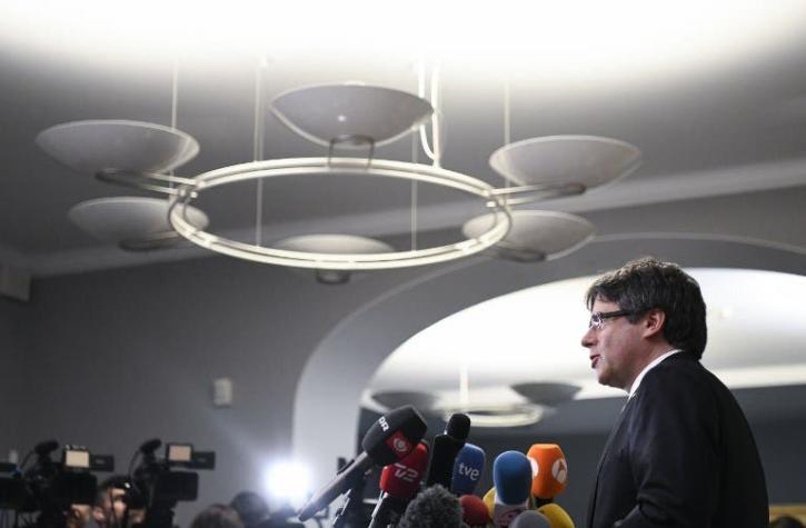 Puigdemont pide poder volver a Cataluña "sin riesgo" para su investidura