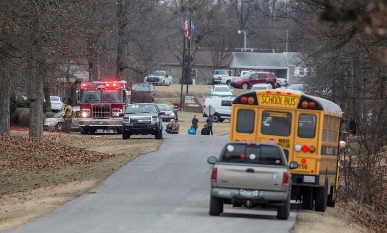 Al menos dos estudiantes fallecidos en tiroteo en escuela de Kentucky