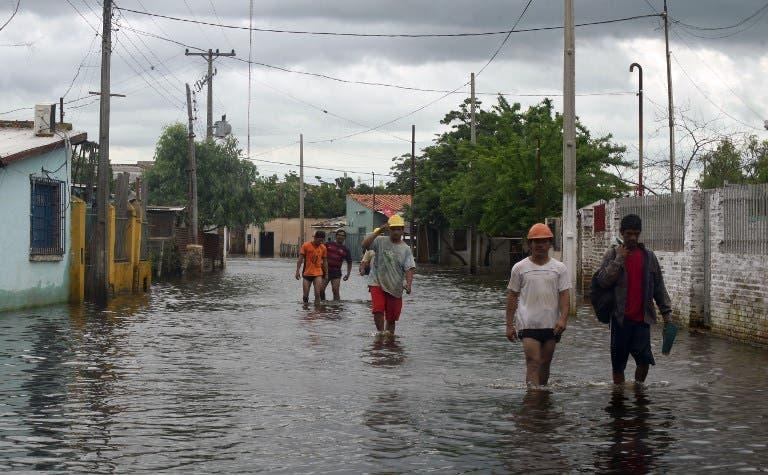 Declaran estado de emergencia en Asunción por inundaciones