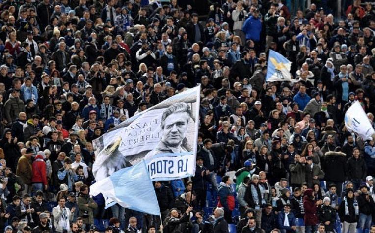 Simple multa para Lazio tras mofarse de Ana Frank