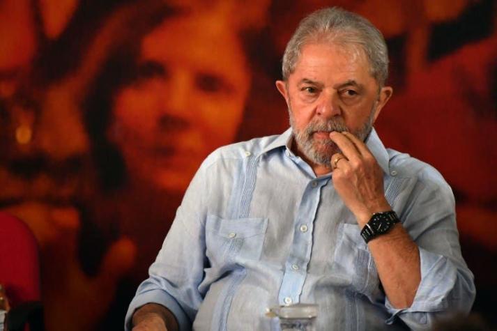 Justicia brasileña prohíbe que Lula salga del país