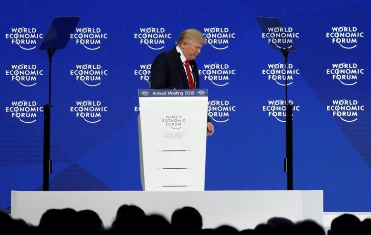 Trump recibe abucheo en Davos tras nuevo ataque a la prensa