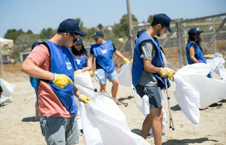 Más de 600 kilos de microplástico se recolectaron en playas de la IV región