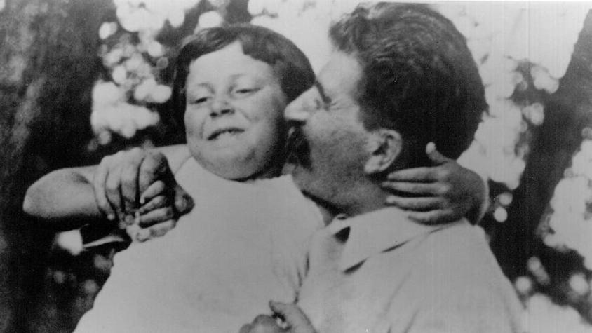 Quién fue Svetlana Alliluyeva, hija de Stalin que huyó a EEUU