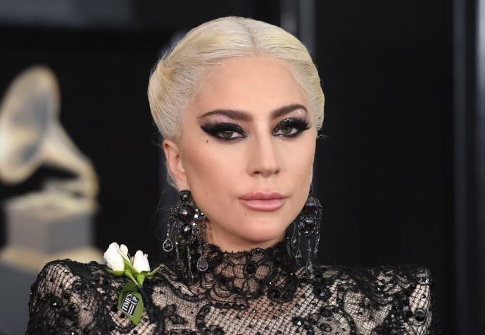 Lady Gaga llega a la alfombra roja de los premios Grammy 2018 como Daenerys Targaryen