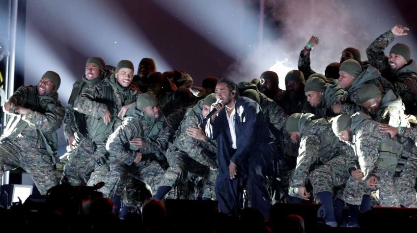 Kendrick Lamar inaugura los premios Grammy 2018 con una sátira sobre Estados Unidos