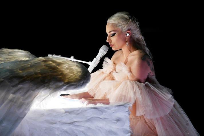 Lady Gaga brilla en los premios Grammy con espectacular interpretación de su último disco