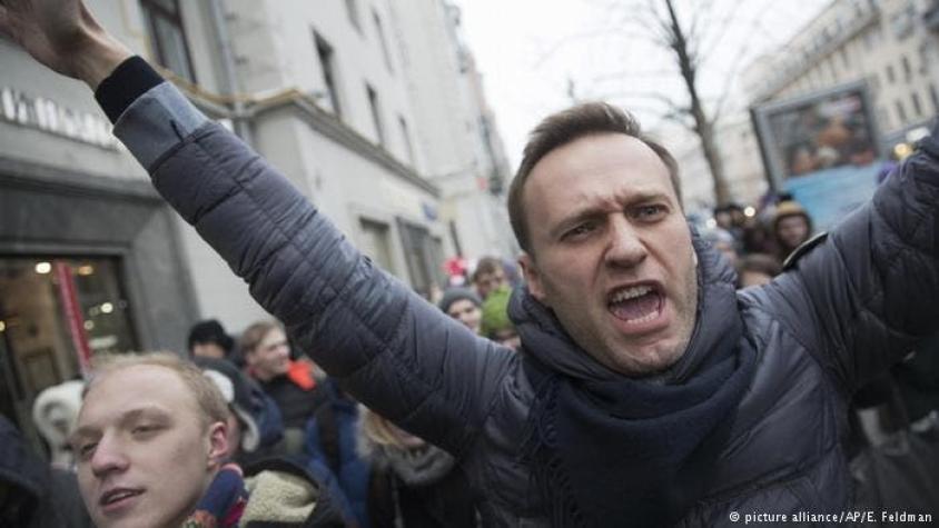 Dejan en libertad a líder opositor ruso Navalny