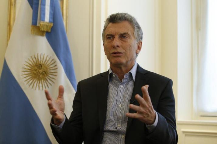 Macri reduce un 25% de puestos políticos en el gobierno de Argentina y congela sueldos