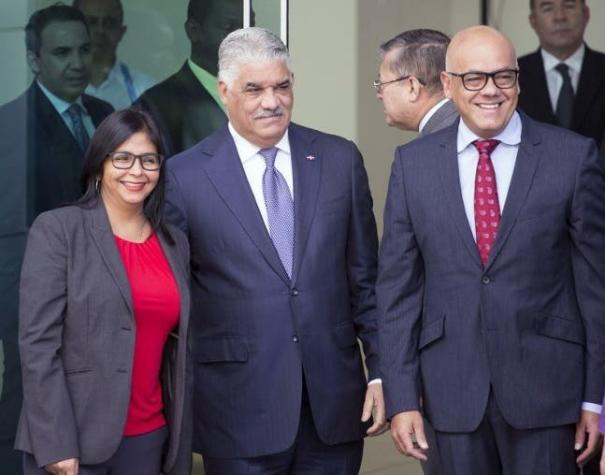 Venezuela y oposición retoman diálogo marcado por el adelanto de las elecciones presidenciales