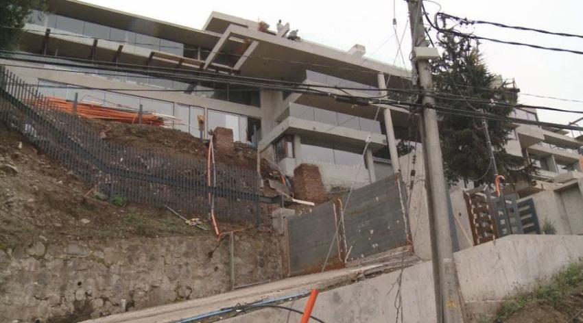 Trabajador muere en construcción de la nueva casa de Alexis Sánchez en Lo Curro