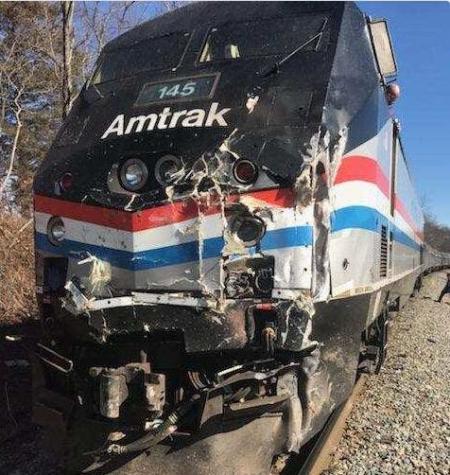 Un muerto en accidente de tren en el que viajaban legisladores de EE.UU.