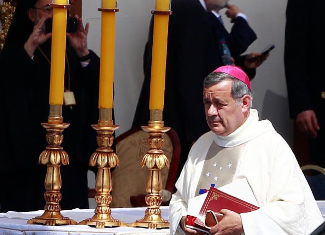 Obispo Barros declaró ante encargado papal tras acusaciones de encubrimiento a Karadima