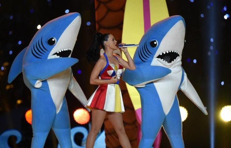 El “tiburón izquierdo” del show de Katy Perry en el Super Bowl rompe el silencio