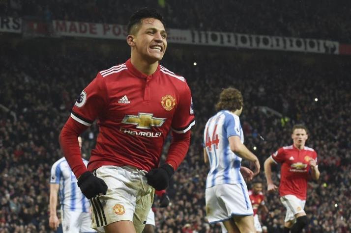 Alexis anota primer gol por Manchester United en victoria sobre Huddersfield