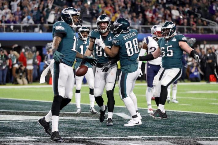 Filadelfia Eagles gana el Super Bowl al destronar a New England Patriots