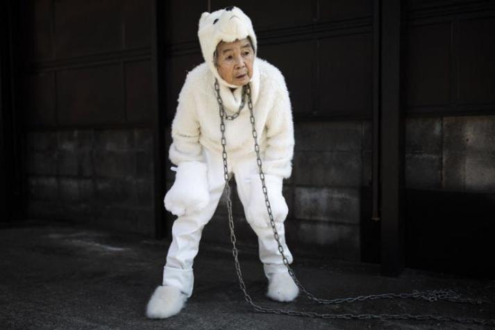 Kimiko Nishimoto, la anciana japonesa que cautiva a las redes sociales con selfis disparatadas