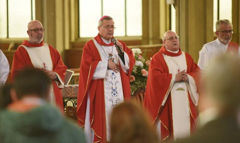 Cómo es una misa de Juan Barros, el polémico obispo acusado de encubrir los abusos de Karadima