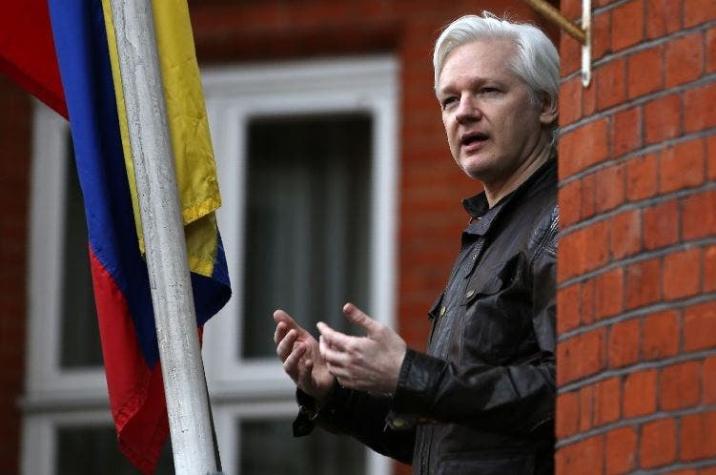 Justicia británica mantiene orden de detención contra Assange