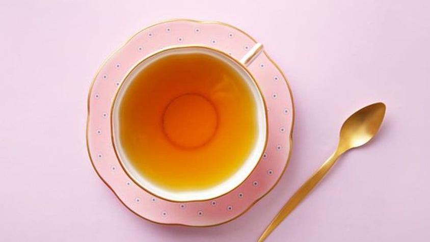 Estudio advierte que combinar té caliente, alcohol y tabaco multiplica por 5 el riesgo de cáncer