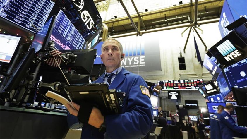 Wall Street se recupera en caótica jornada y cierra en alza