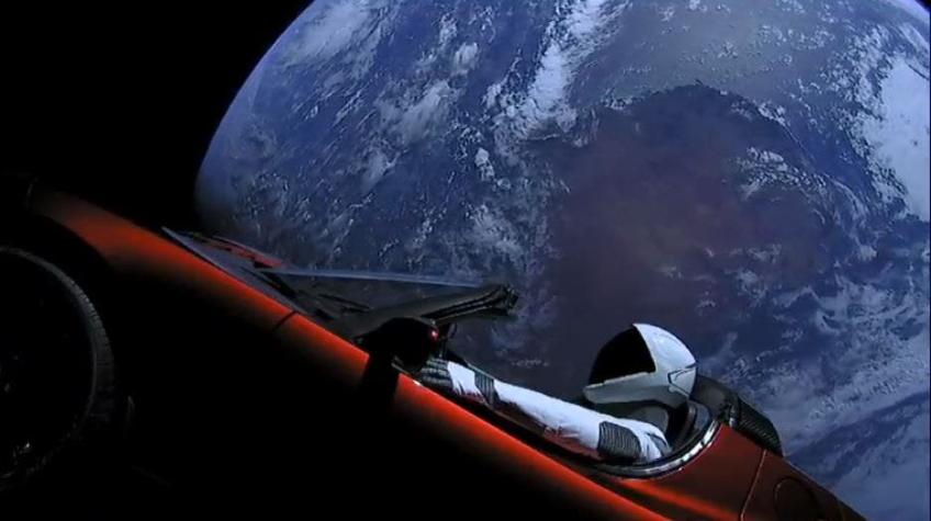 Automóvil Tesla de Elon Musk transmite en vivo su viaje por el espacio